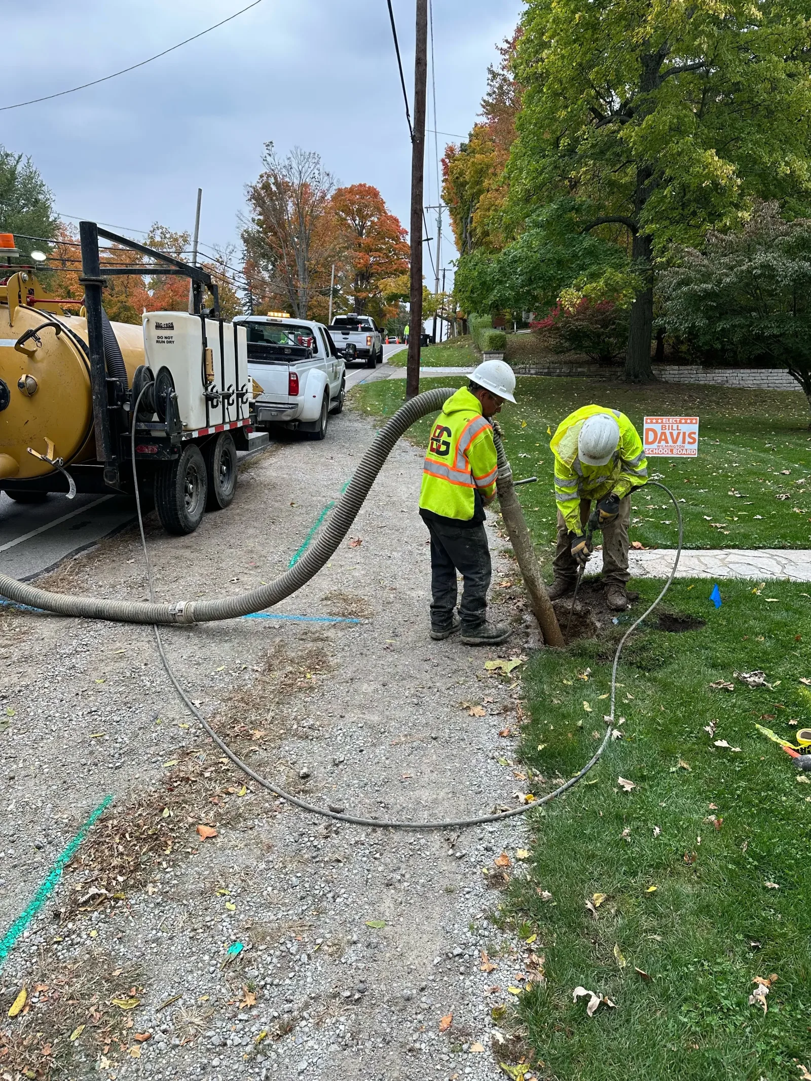 B&G hydro excavation crew using a vacuum truck